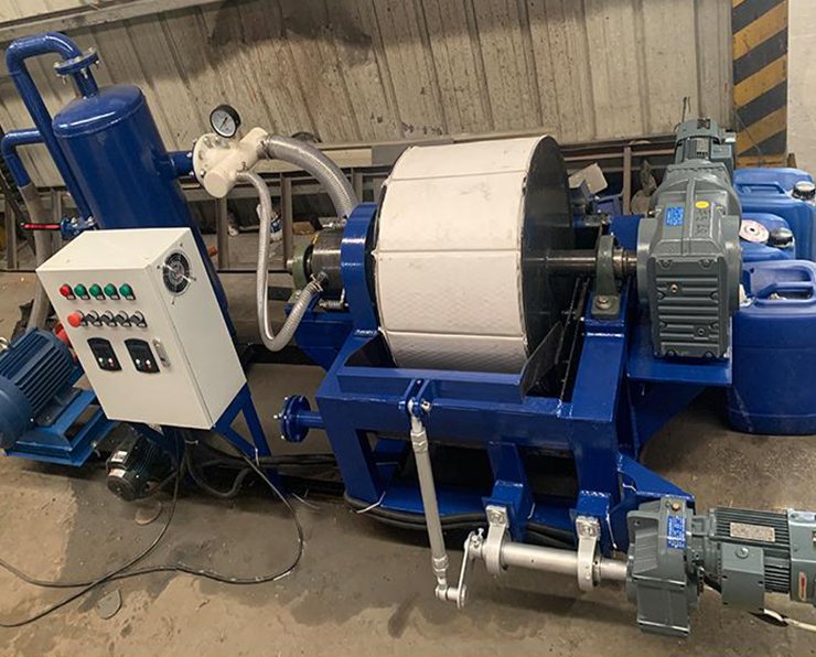 Laboratory vacuum filter